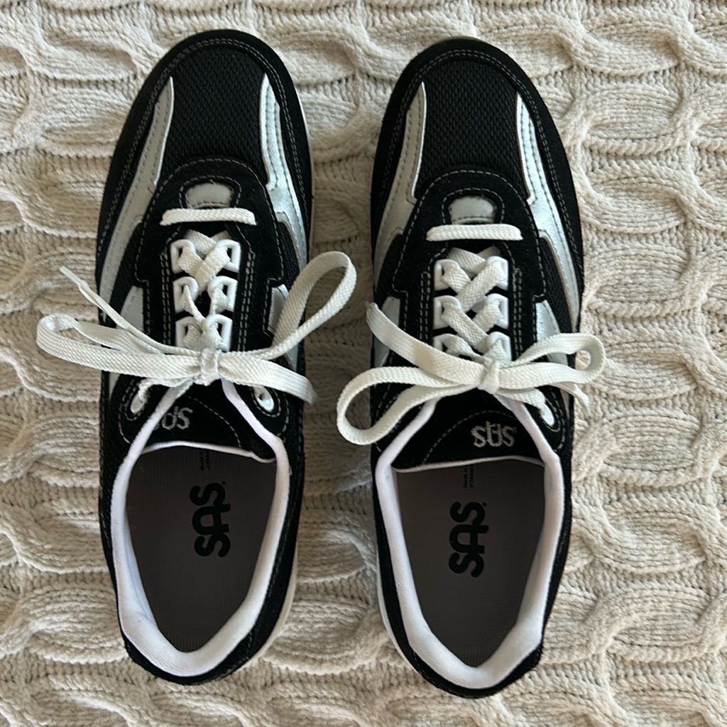 Sas Tour Mesh Lace Up Sneakers Size 9.5 Slim Black/Silver Euc